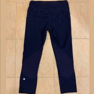 Lululemon Navy Pace Rival 22” High Rise Crop